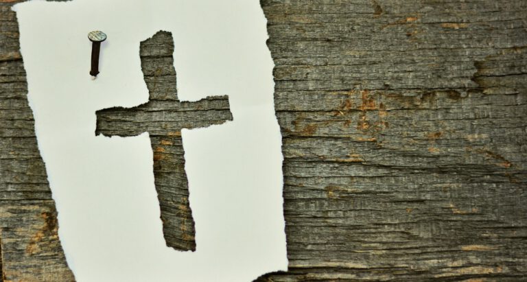 Profanacja figury Chrystusa niosącego krzyż w Warszawie 