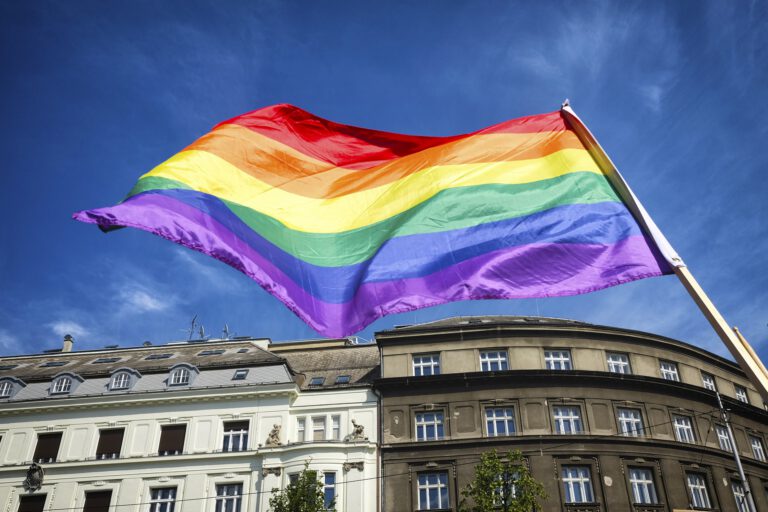 Wulgaryzmy i profanacja na marszu LGBT w Gdańsku 
