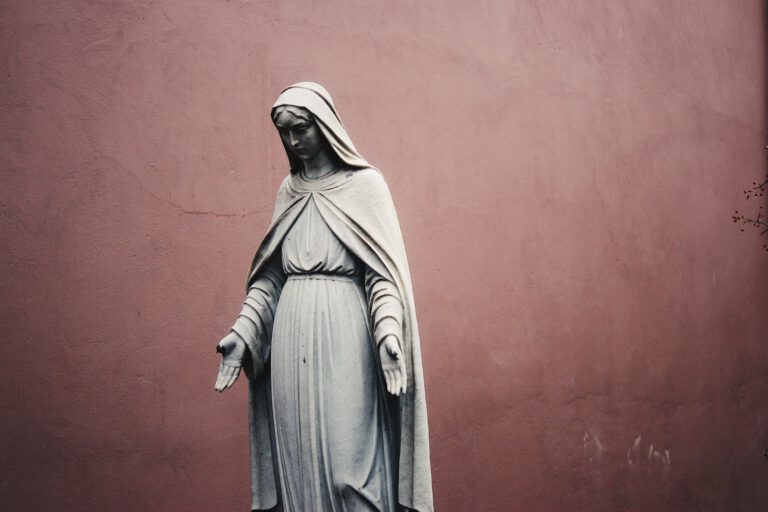Koszalin: dewastacja figury Matki Bożej