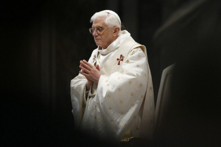 Benedykt XVI modli się w intencji Ukrainy