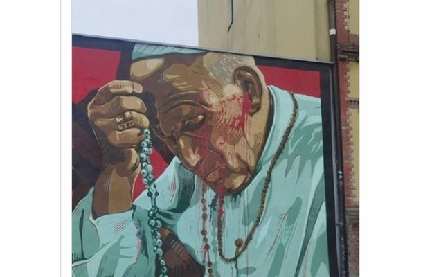 Wrocław: oblany farbą mural Jana Pawła II został oczyszczony