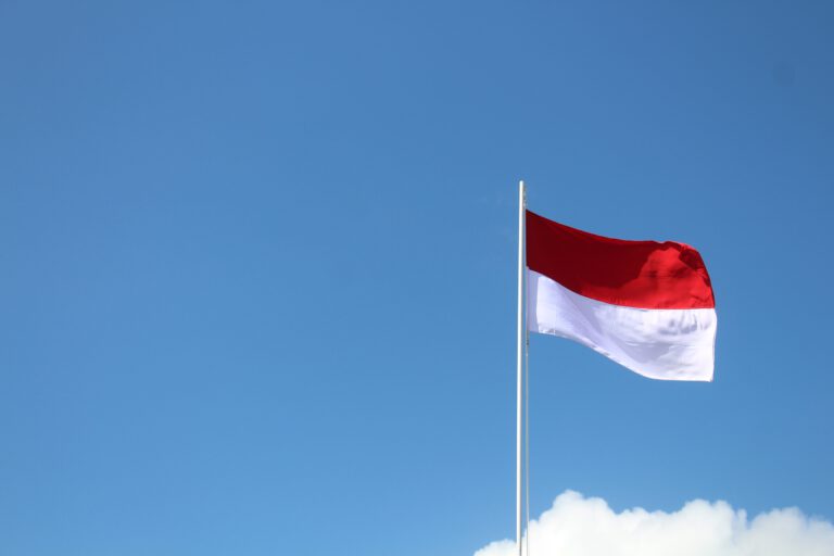 Indonezja: młodzież popiera szariat